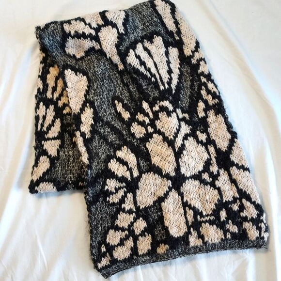 Ana Maison Black Cream Floral Print Wool Acrylic Scarf - Picture 1 of 7